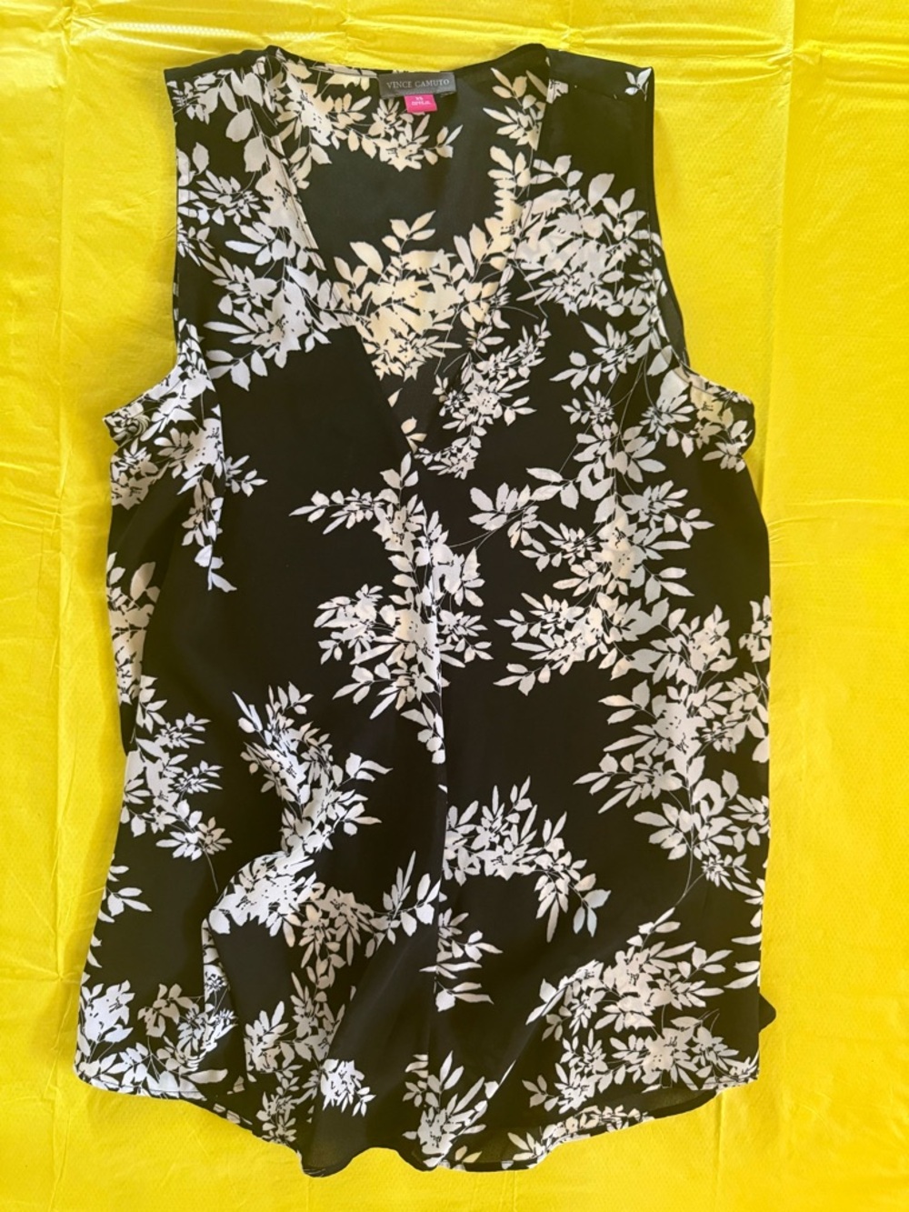 Vince Camuto Black and White Floral V-Neck Sleeveless Camisole